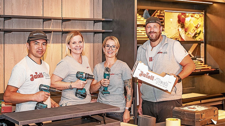 Aziz Bakhtari, Daniela Obmascher, Jasmin Messerli und Marc Jaisli (von links) gehören zum Team des Jaisli-Becks in Densbüren.Bild: rst