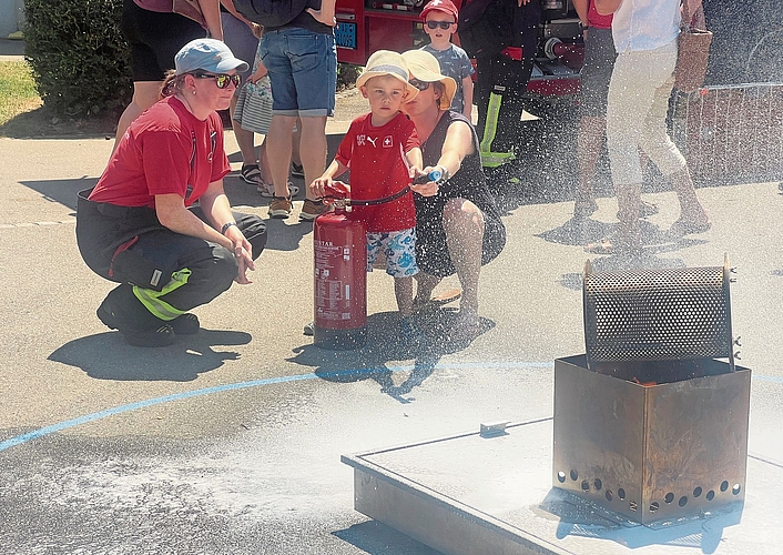 Beliebt bei den Kindern war das Löschen des Feuers.