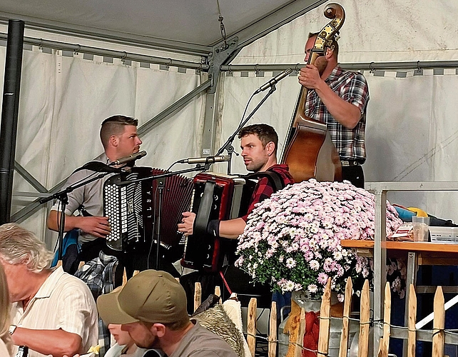 Musik mit dem «Echo vom Bäräaug». Musik mit dem «Echo vom Bäräaug».