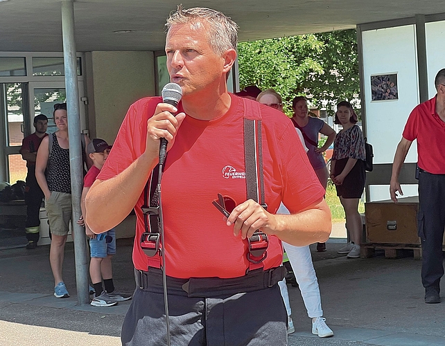 Begrüssung durch Dominik Graber, Kommandant der Feuerwehr Entfelden-Muhen.