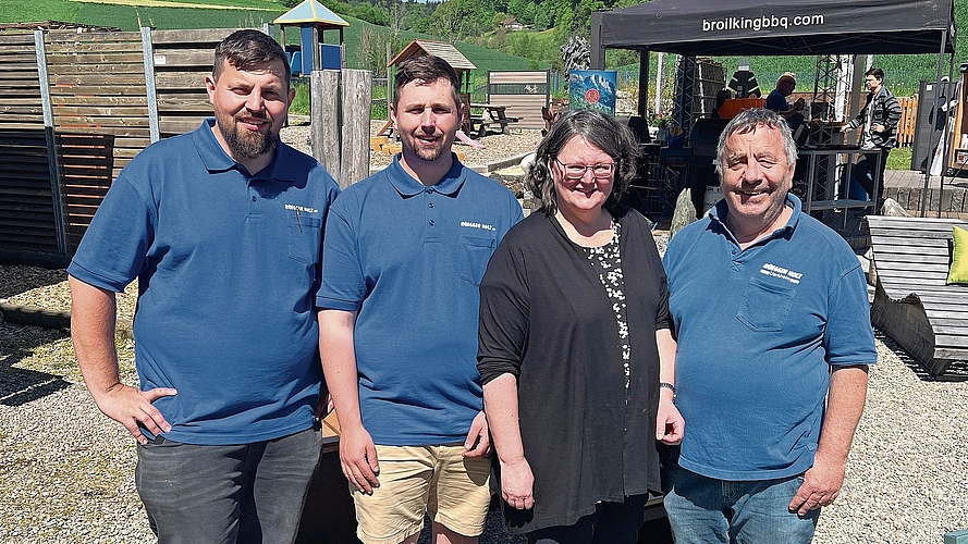 Rüegger Holz ist seit 20 Jahren ein Familienbetrieb: (von links) Cédric, Robin, Andrea und Peter Rüegger.Bilder: kf