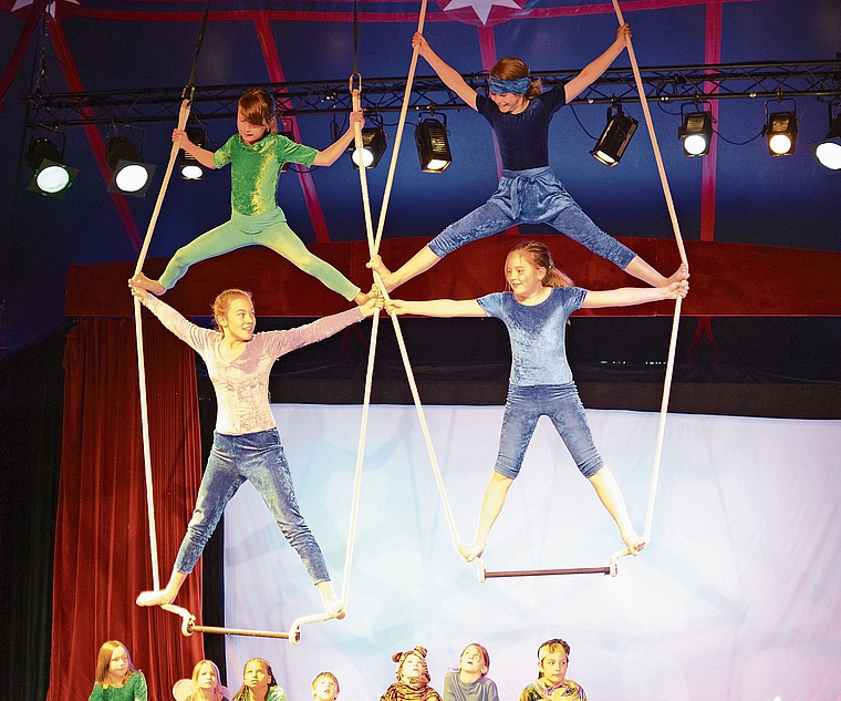Das Jugendfest 2021 in Densbüren fand coronabedingt im kleinen Rahmen statt: Ohne Publikum präsentierten die Kinder ihre Zirkusvorstellung, Eindrücke wurden den Eltern später mit Fotos und Videos vermittelt.Bild: ZVG