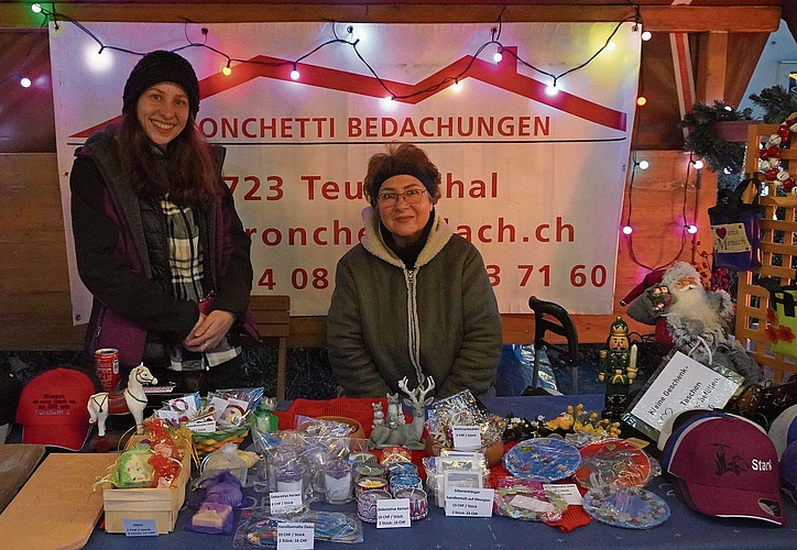 Elena Kazan (rechts) stellte ihre selbstgemachten Waren aus.