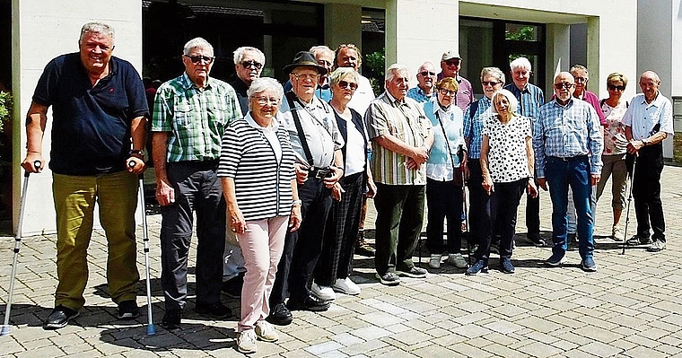 Die Teilnehmenden erhielten Einblicke in die Lagerung und Reifung der Weine.Bild: zvg