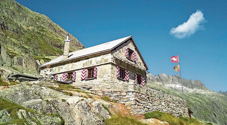 Hoch oben gefragt wie nie: Sowohl die Lauteraarhütte (links) als auch die Chelenalphütte verbuchten 2025 gute Übernachtungszahlen.Bilder: ZVG
