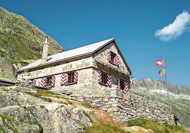 Hoch oben gefragt wie nie: Sowohl die Lauteraarhütte (links) als auch die Chelenalphütte verbuchten 2025 gute Übernachtungszahlen.Bilder: ZVG