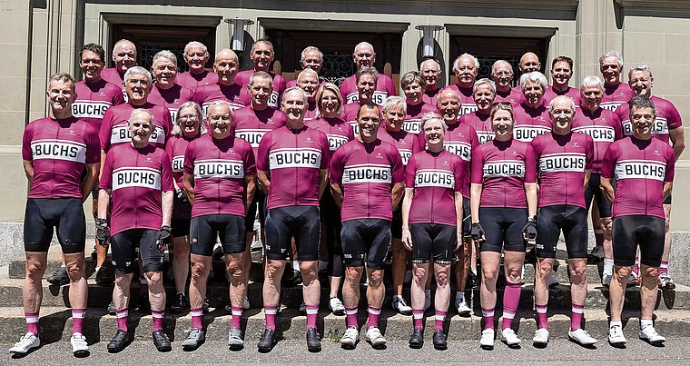 Der VC Buchs präsentiert stolz sein neues Clubdress.Bild: urs gehrig