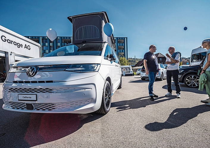 Die aktuellen VW-Fahrzeuge waren auf dem Vorplatz ausgestellt.Bild: Suhre Garage Die aktuellen VW-Fahrzeuge waren auf dem Vorplatz ausgestellt.Bild: Suhre Garage