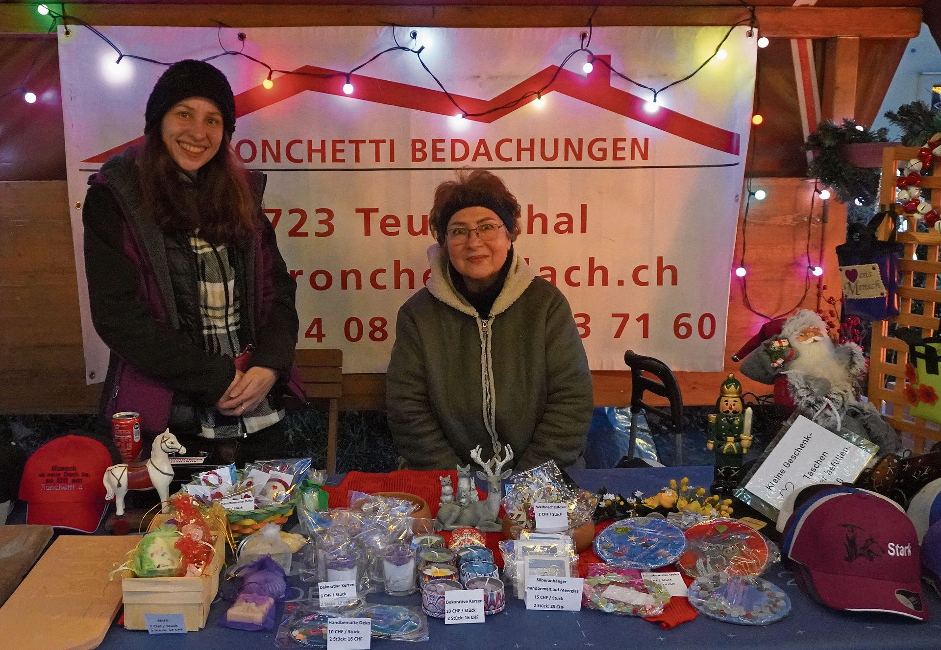 Elena Kazan (rechts) stellte ihre selbstgemachten Waren aus.