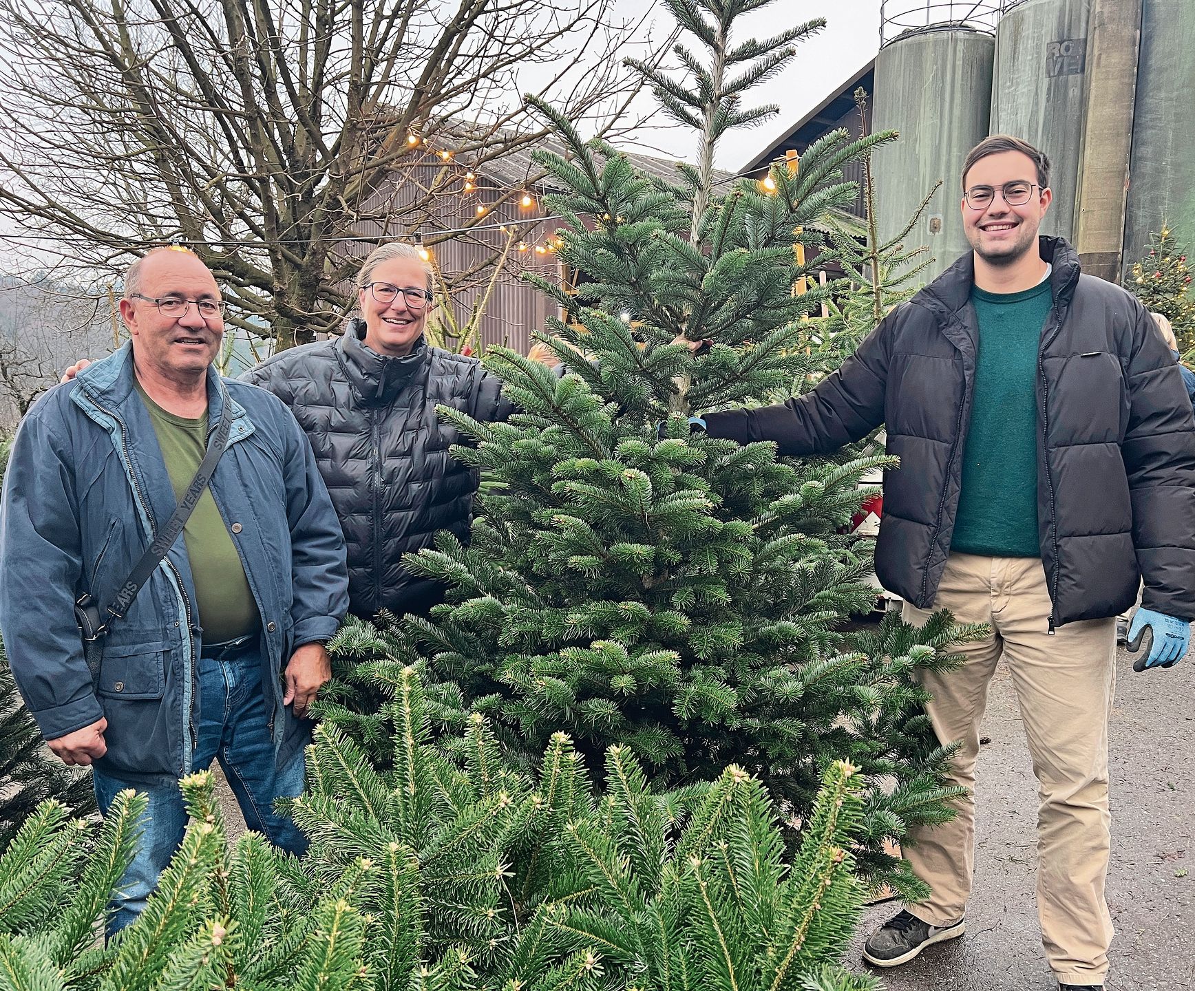 Familie Schumacher hat sich ihren Weihnachtsbaum auswählen dürfen.Bilder: KF