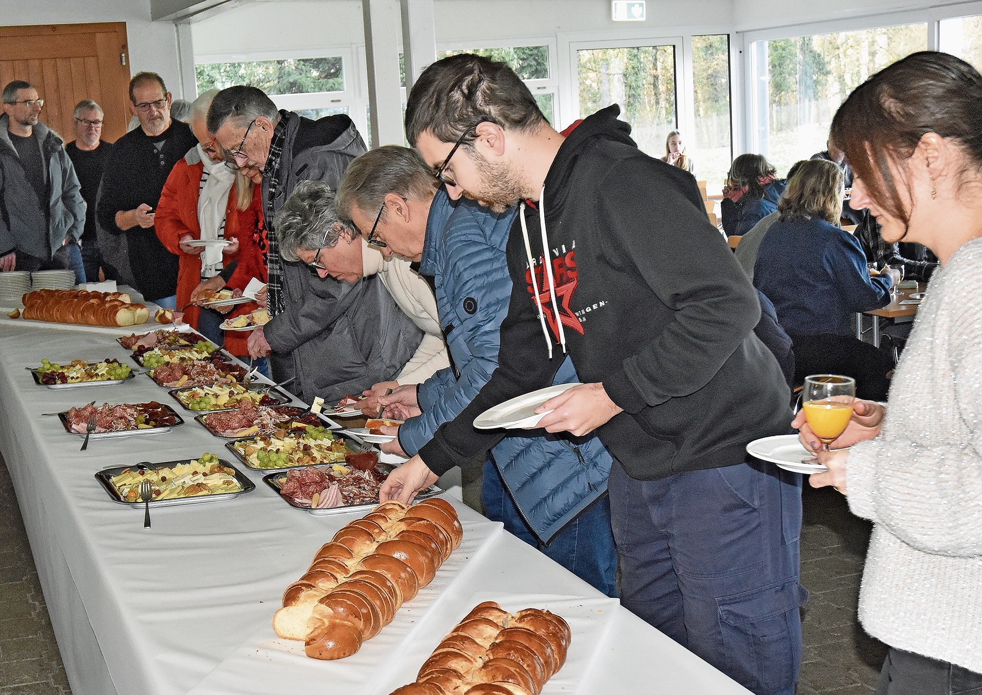 Das traditionelle Neujahrsbuffet fand grossen Zuspruch bei den Safenwilerinnen und Safenwilern.