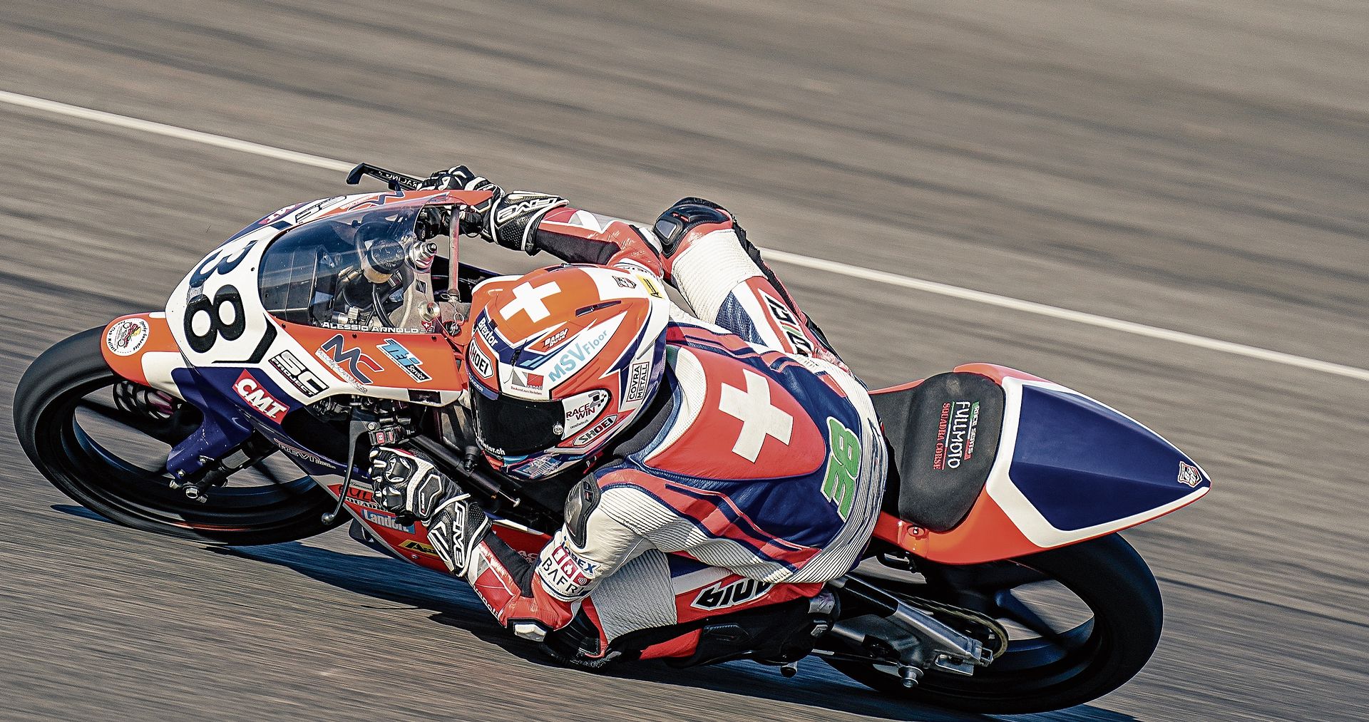 Alessio Arnold in atemberaubender Schräglage: Der Reitnauer überzeugt in der spanischen ESBK Talent Meisterschaft mit Tempo, Präzision und Rennintelligenz.Bilder: ZVG