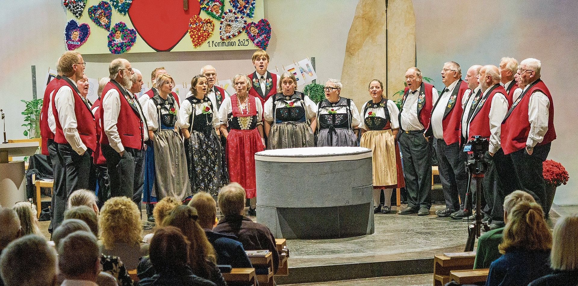 Der Jodlerklub Aarau bei einem seiner stimmungsvollen Kirchenkonzerte.Bilder: ZVG