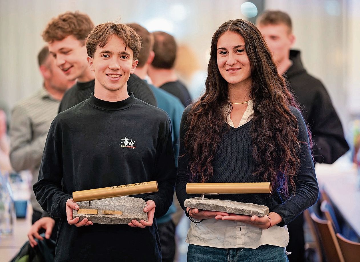 Lars Oeschger und Valentina Rosamilia wurden an der Generalversammlung des BTV Aarau Athletics als Athleten des Jahres ausgezeichnet.Bilder: ZVG