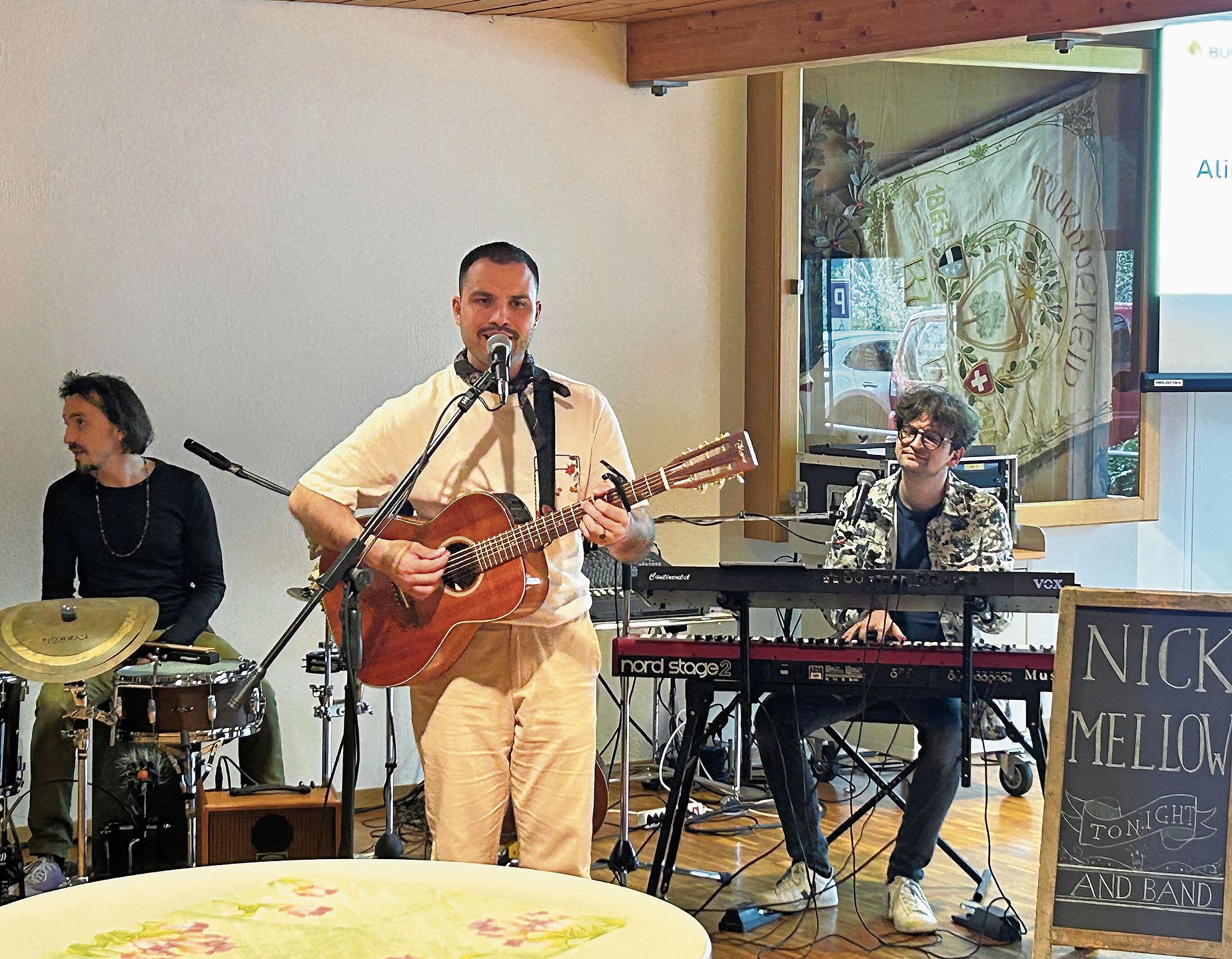 Dieses Trio sorgte für die musikalischen Zwischentöne: Nick Mellow and Band.