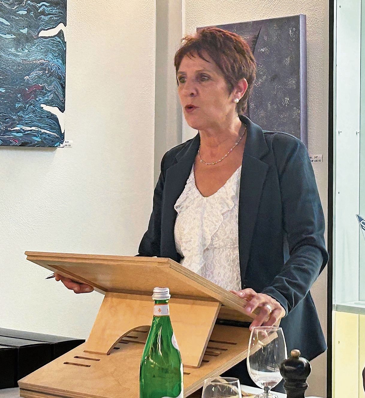 Präsidentin Rita Rölli führte souverän durch die GV des Gewerbevereins. Präsidentin Rita Rölli führte souverän durch die GV des Gewerbevereins.