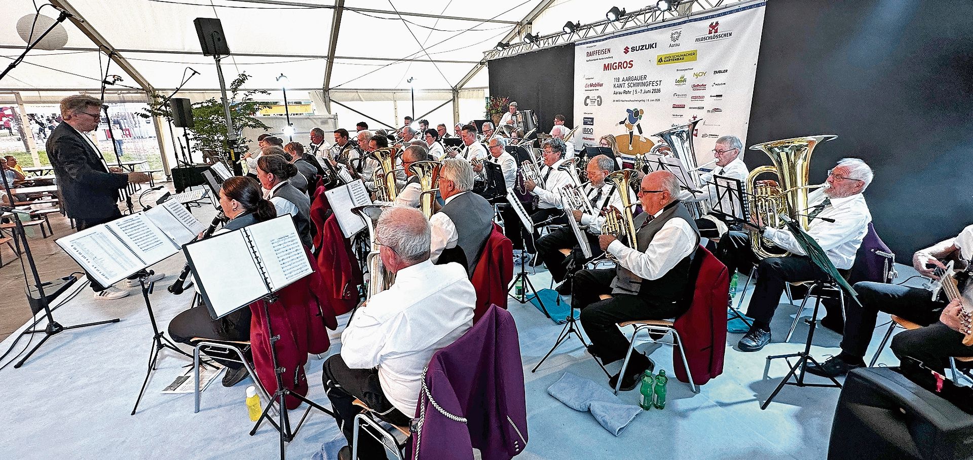 Die Musikgesellschaft Rohr begleitete nicht nur den Festakt am Sonntag musikalisch, sondern spielte zusammen mit der Musikgesellschaft Oberentfelden am Samstagabend ein begeisterndes und abwechslungsreiches Konzert auf dem Festgelände. Die Musikgesellschaft Rohr begleitete nicht nur den Festakt am Sonntag musikalisch, sondern spielte zusammen mit der Musikgesellschaft Oberentfelden am Samstagabend ein begeisterndes und abwechslungsreiches Konzert auf dem Festgelände.