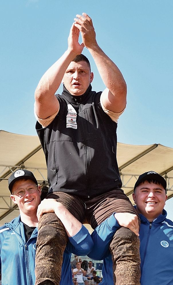Nick Alpiger gewann zum dritten Mal das Aargauer Kantonalschwingfest. Nick Alpiger gewann zum dritten Mal das Aargauer Kantonalschwingfest.