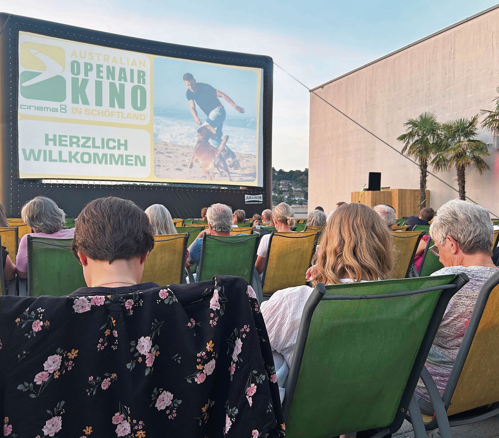 Das Openair-Kino ist an diesem Abend zu etwa zwei Dritteln gefüllt.