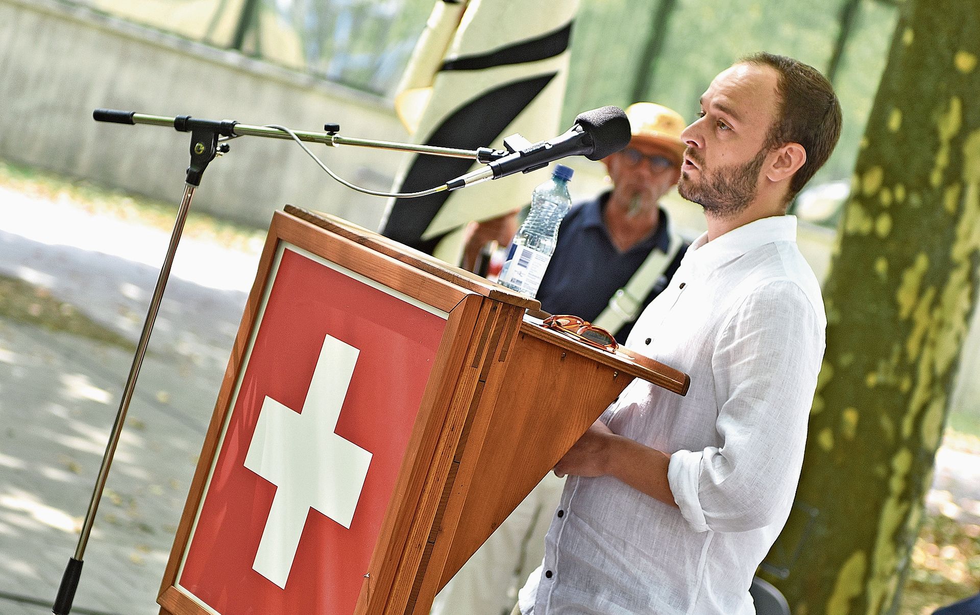 Festredner Nicholas Hänny rief dazu auf, die Vorzüge der Schweiz nicht als selbstverständlich zu betrachten und Verantwortung für die Zukunft des Landes zu übernehmen. Bilder: RAN