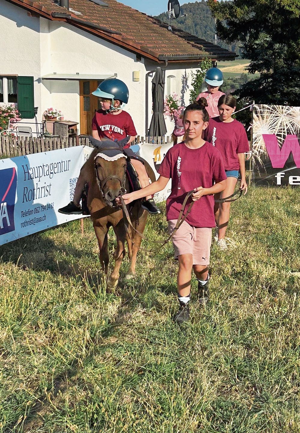 Das geführte Ponyreiten war bei den Jüngsten sehr beliebt.