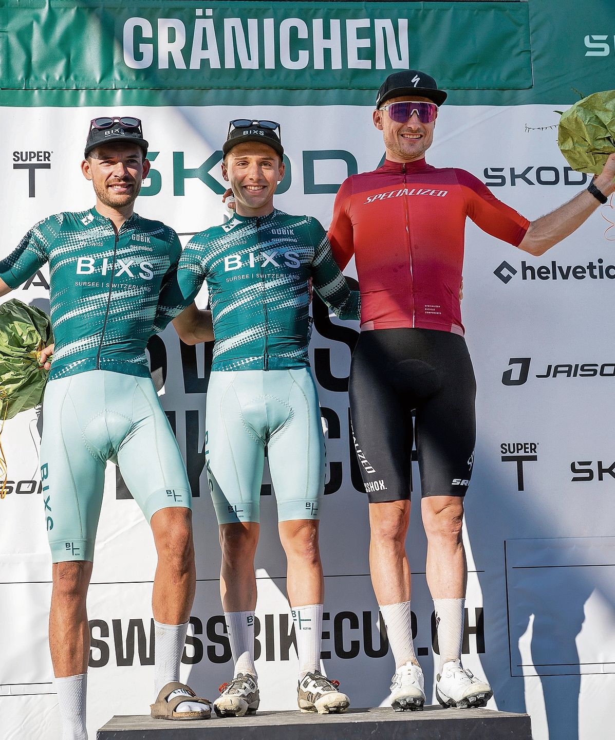 Die drei Schnellsten der Elite strahlten vom Podest: Sieger Luca Schätti (Mitte) gewann vor Marcel Guerrini (links) und dem Gränicher Joris Ryf (rechts).Bilder: Kuestenbrueck/ZVG