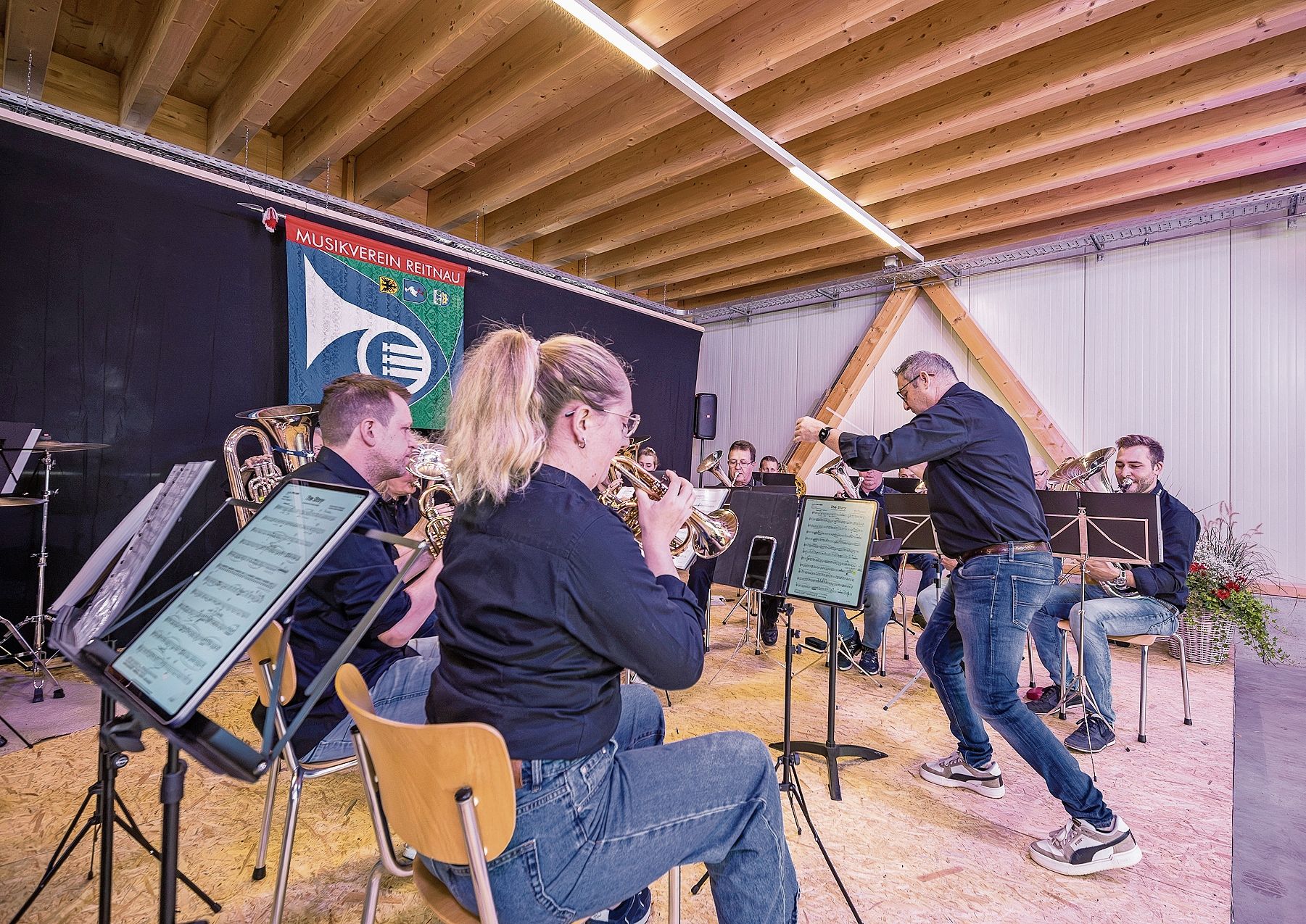 Das Frühschoppenkonzert des Musikvereins Reitnau begeisterte.Bild: Suhre Garage Das Frühschoppenkonzert des Musikvereins Reitnau begeisterte.Bild: Suhre Garage