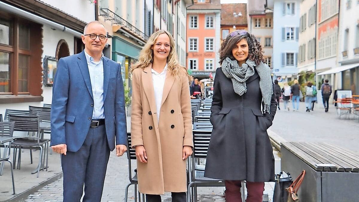 La_aarau_city_management Tägliche Gewinnchancen 80766 76393 Suzanne Marclay-Merz wieder in den Grossen Rat BISHER BISHER 80885 Die Nr. 1 im Kanton Aargau! www.aargaucitys.ch PHILIPPE KÜHNI «Never waste a crisis» In einer Krise braucht es Mut, um die Weichen für die Zukunft zu stellen. Jetzt den Energiekanton Aargau erneuern! Liste 6 Grossratswahl IN DEN GROSSEN RAT 81363 Mit Verbundenheit und Herzblut | Der Landanzeiger