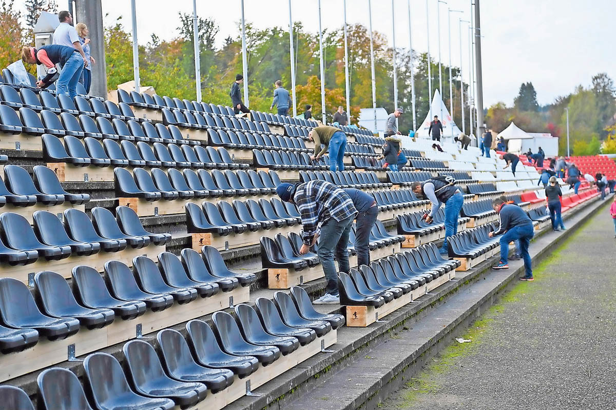La_Innentitel Sitzplätze im Stadion Brügglifeld | Der Landanzeiger